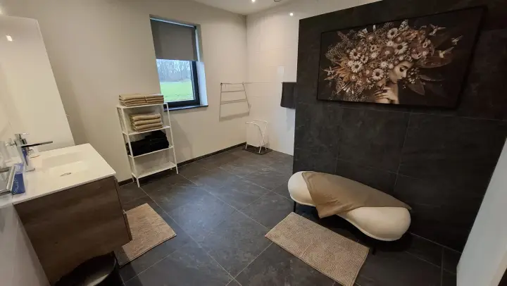 Badkamer met ruime inloopdouche